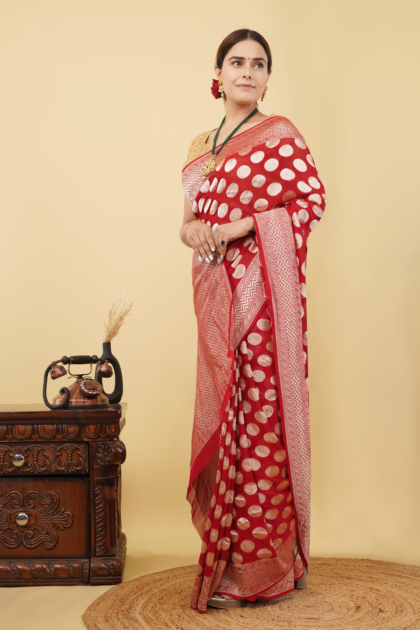 Khaddi Georgette Saree With Water Zari