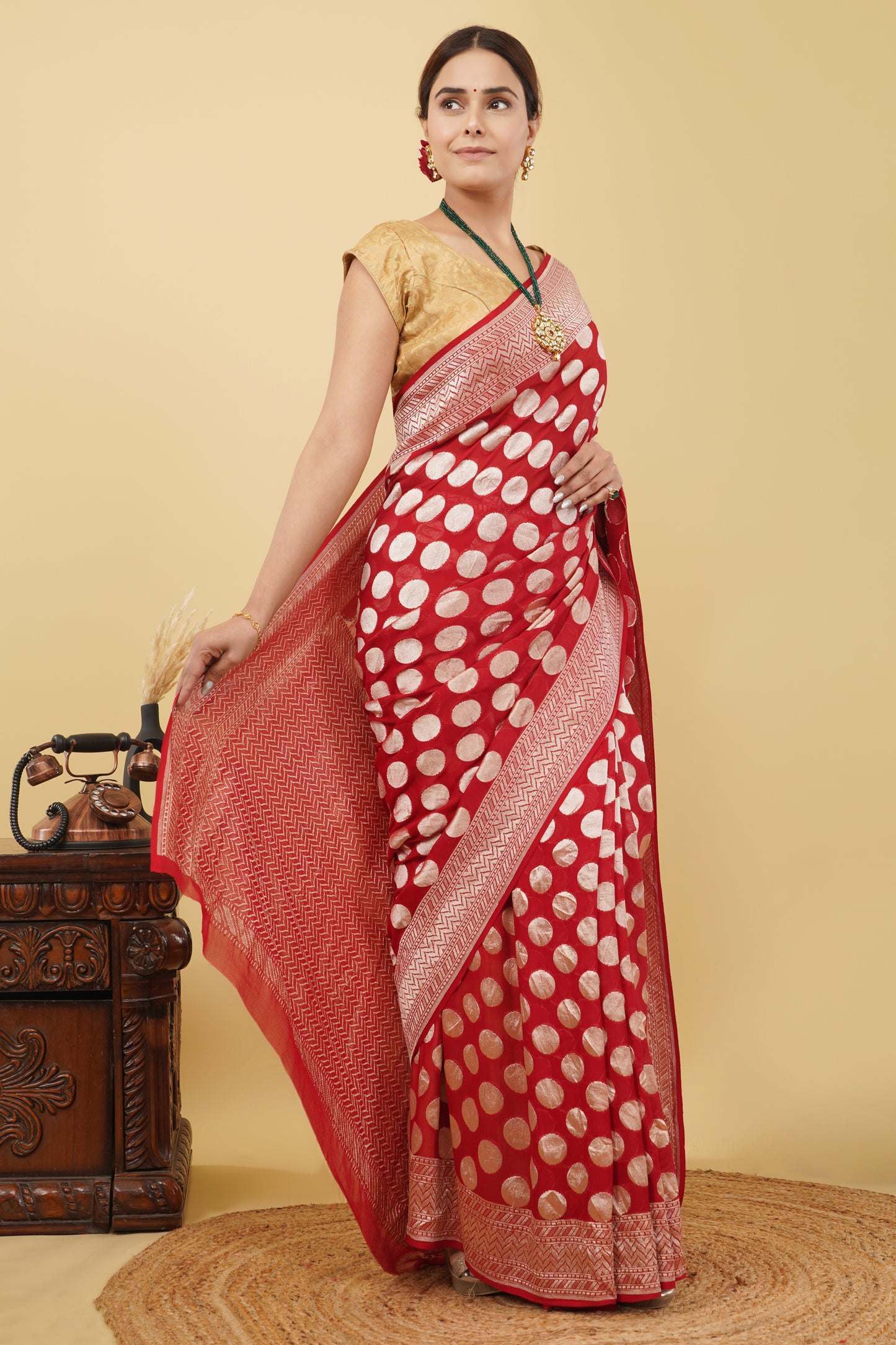 Khaddi Georgette Saree With Water Zari