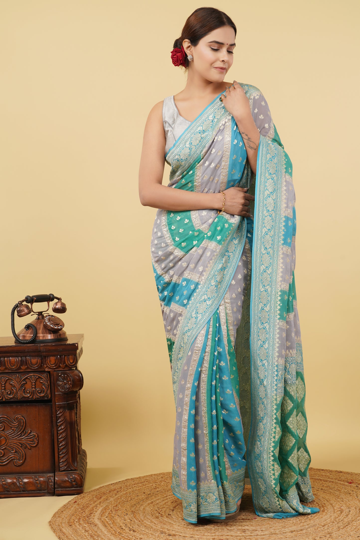 Khaddi Georgette Saree With Water Zari