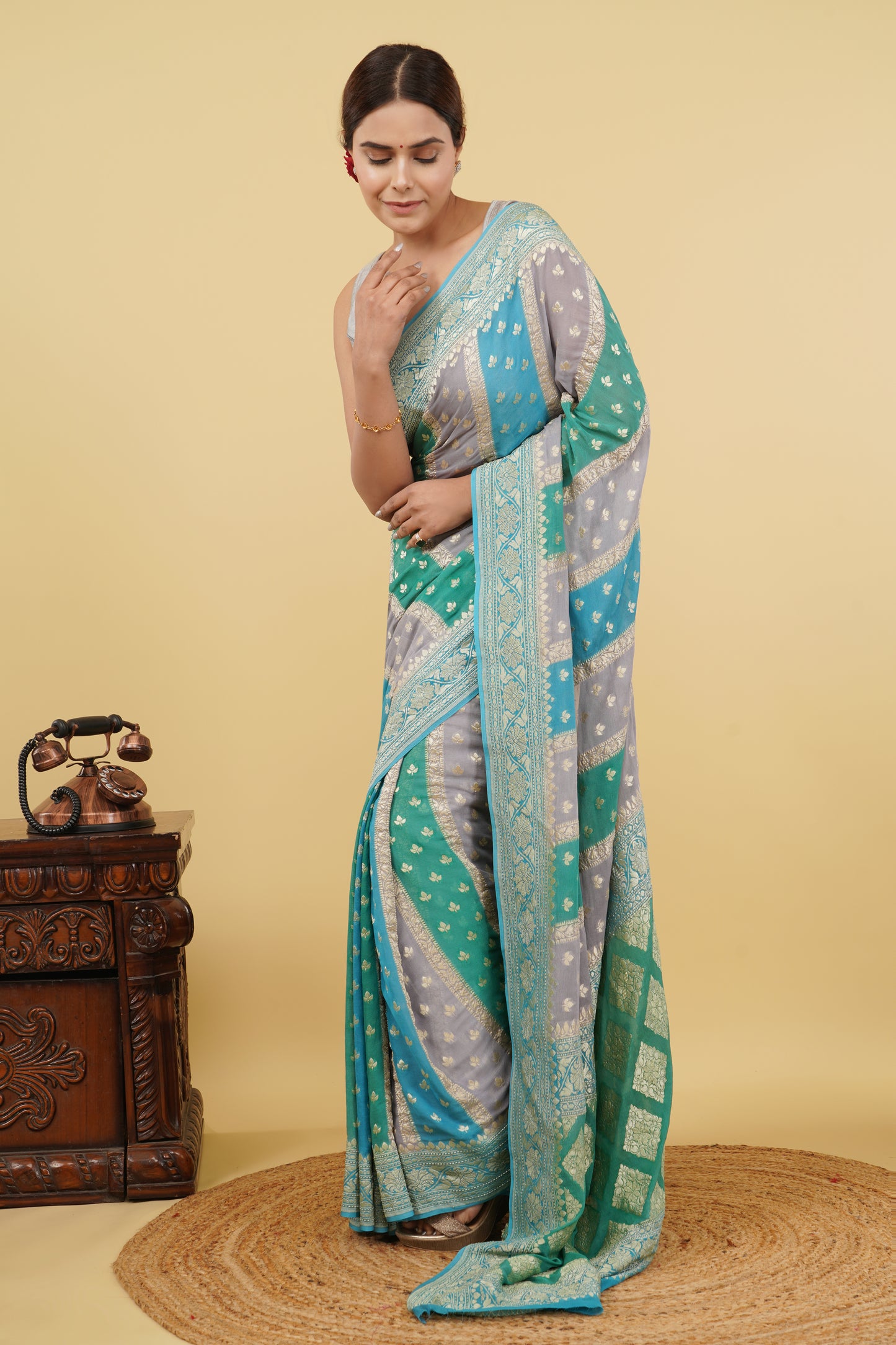 Khaddi Georgette Saree With Water Zari